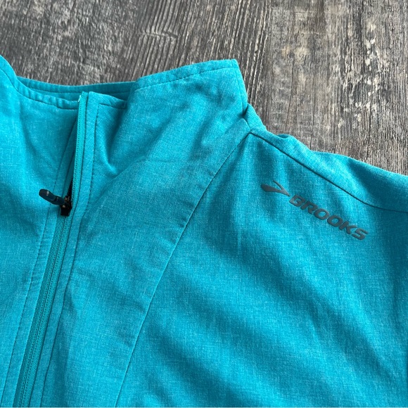 Brooks • Womens Size Medium • Light Weight Running Jacket • Run Happy - Picture 5 of 5